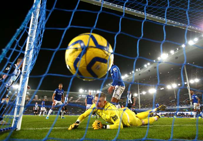 Deretan Gol Menit Akhir Paling Spektakuler